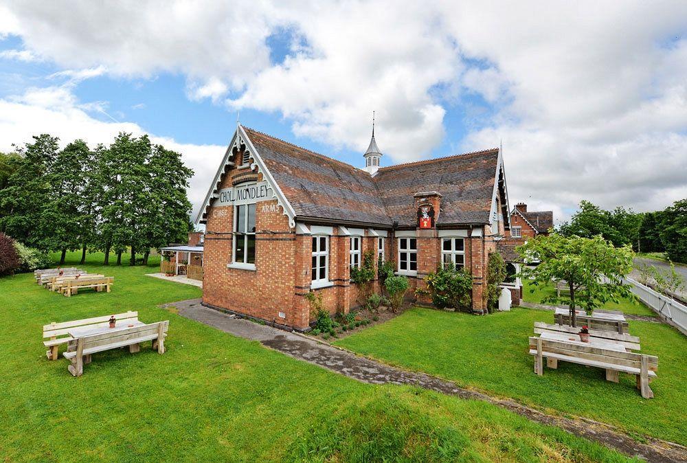 The Cholmondeley Arms Hotel Wrenbury Exterior photo